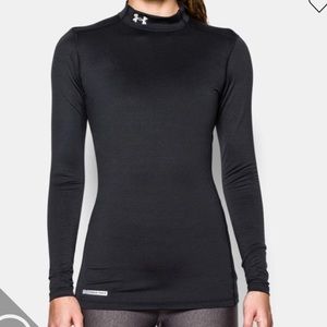 Long sleeve black underarmor workout under shirt